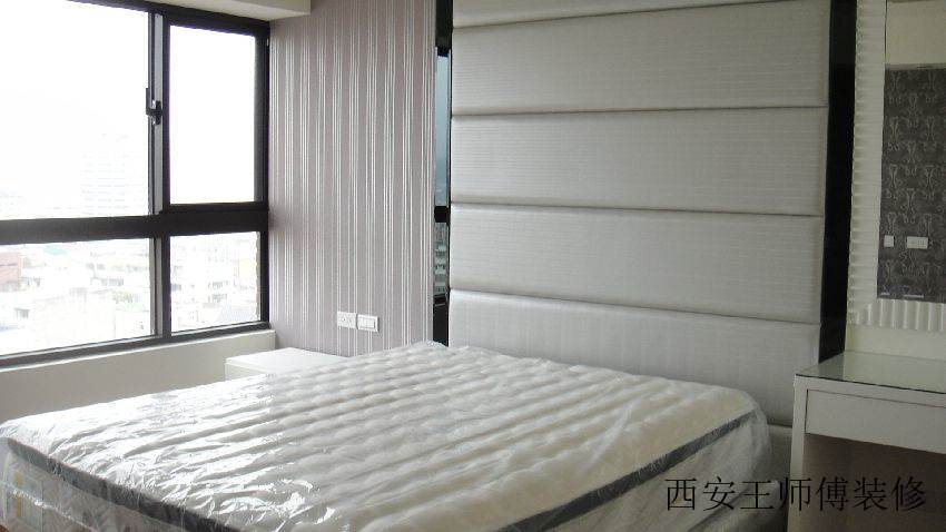 黑白新古典卧室窗户设计