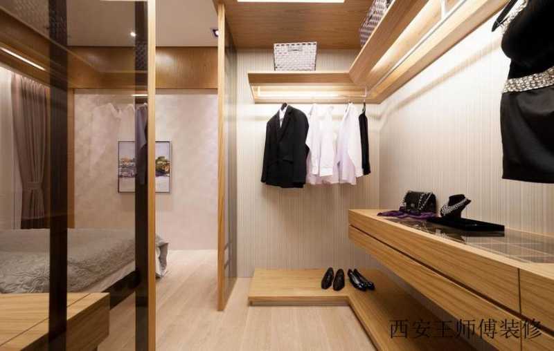 清新原木日式衣帽间设计装饰效果图