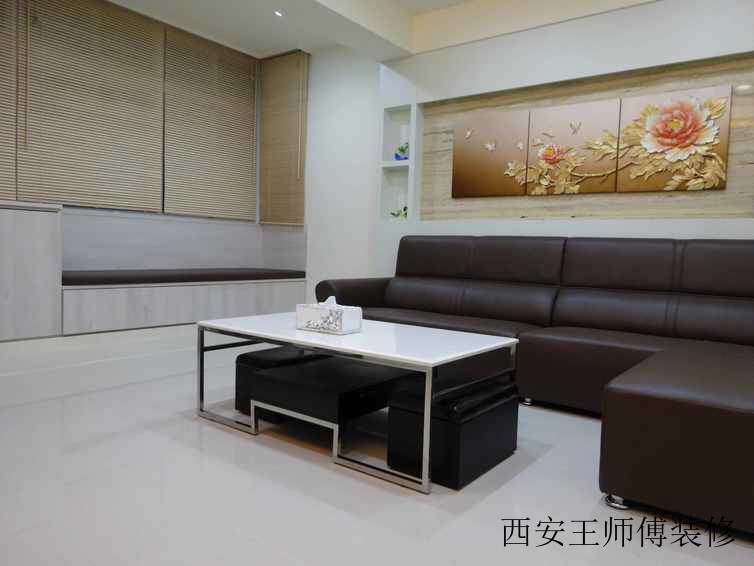 简约现代小客厅百叶帘装饰