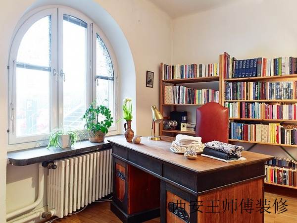 复古地中海设计装修风格书房老式书桌装饰图