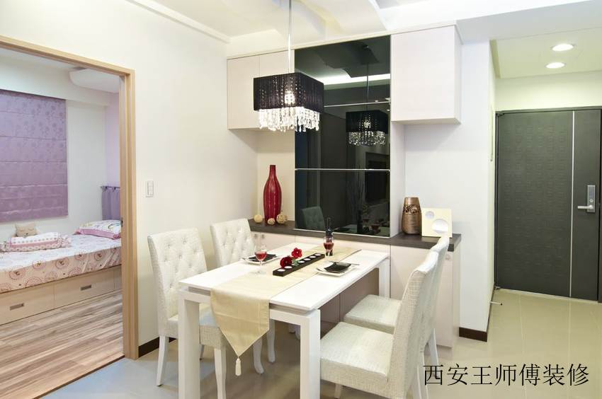小户型餐厅简约四人桌椅装饰