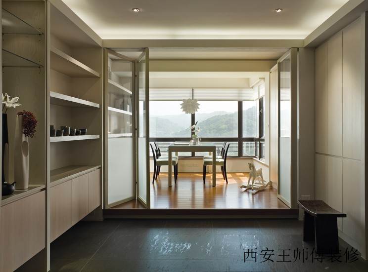 现代简约风格封闭阳台设计效果图