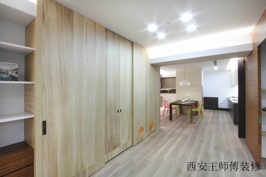 现代家居过道实木隔断设计