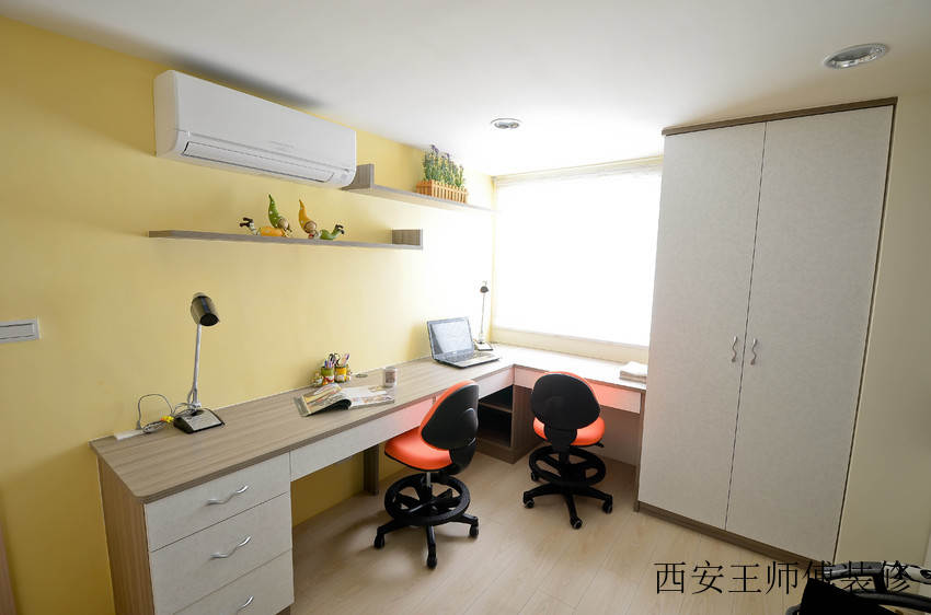 优雅简约书房装潢效果图
