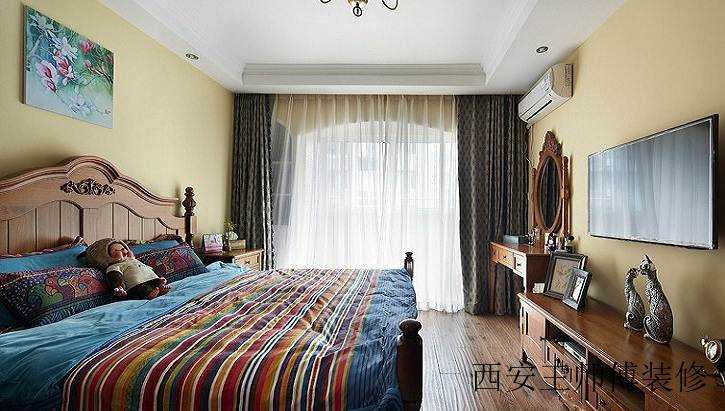 古典美式风格卧室黄色背景墙装饰图