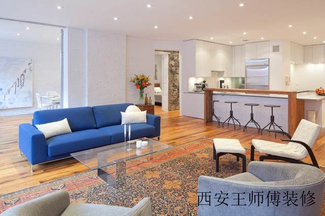 唯美简约客厅蓝色沙发装饰图
