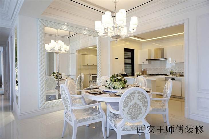 欧式风格餐厅镜面背景墙设计