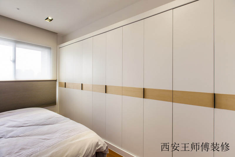 简约卧室订制白色衣柜装饰效果图