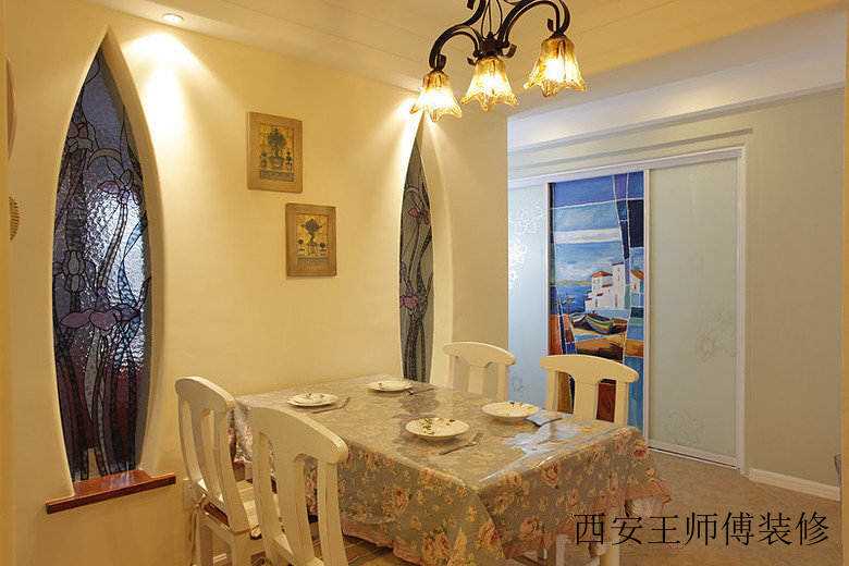 简约温馨田园风格餐厅碎花桌布搭配图