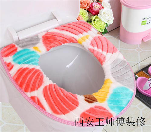 马桶坐垫套的安装方法 手拿手教你如何套马桶垫