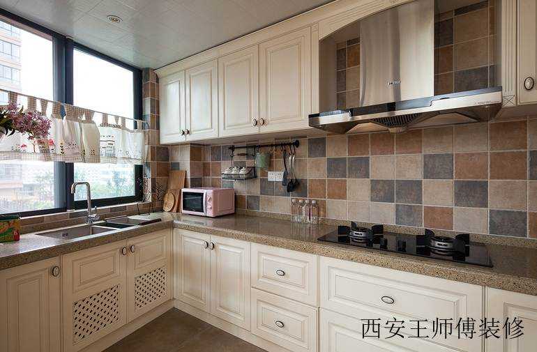 简约美式厨房白色橱柜装饰图