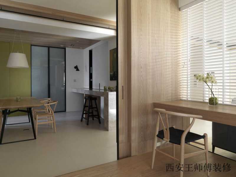 清新北欧家装室内原木隔断装饰图