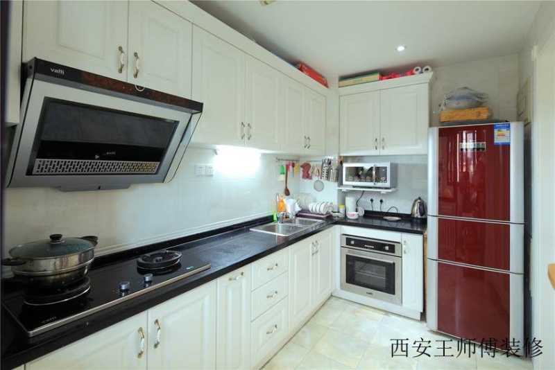 简欧风格简洁实用厨房橱柜设计效果图