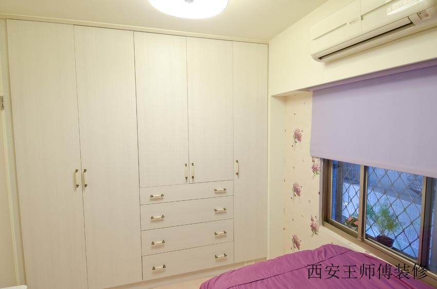 简约卧室定制衣柜图