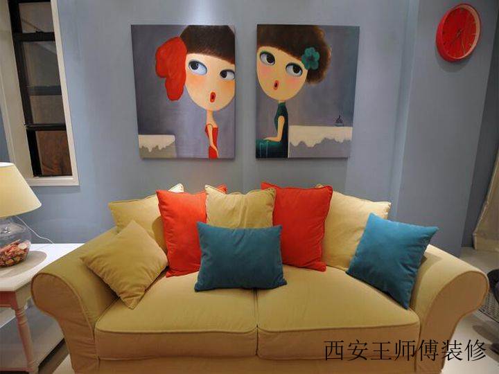 现代简约客厅沙发靠垫装饰图