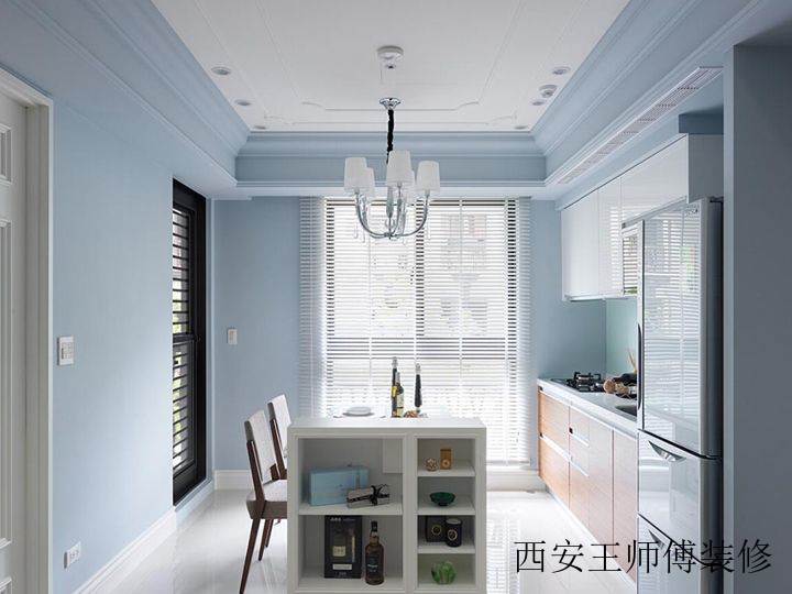 蓝白简约小户型餐厨房百叶帘装饰效果图