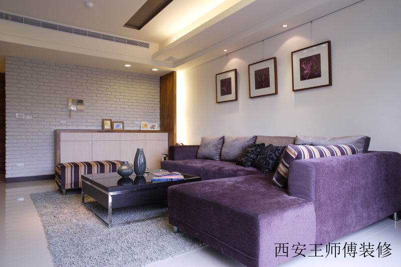 紫色高贵优雅现代风客厅沙发装饰图