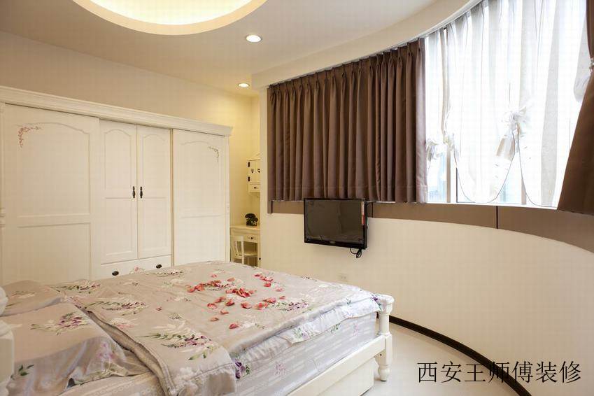 简约设计卧室窗帘装饰图
