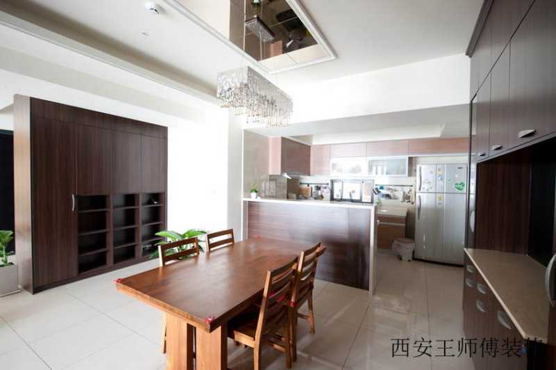 现代家居餐厅实木家具装饰