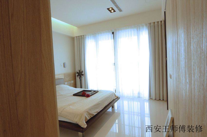 简洁现代家居卧室窗帘装饰图