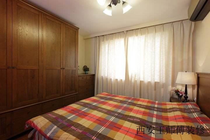 简朴田园风格卧室实木衣柜装修设计图