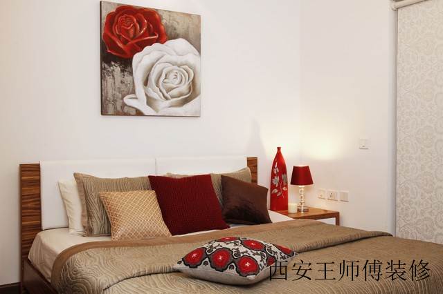 温馨简中式卧室装饰画设计