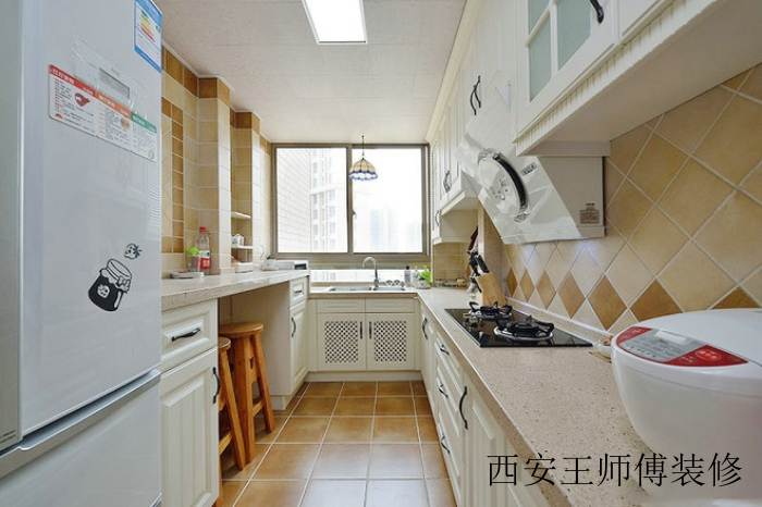 优雅简约家居U型厨房装修图
