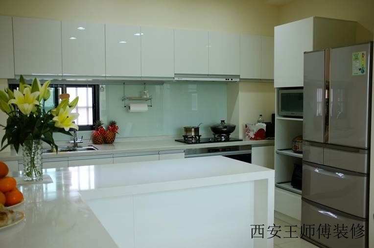 纯净简约2平米厨房大理石吧台设计
