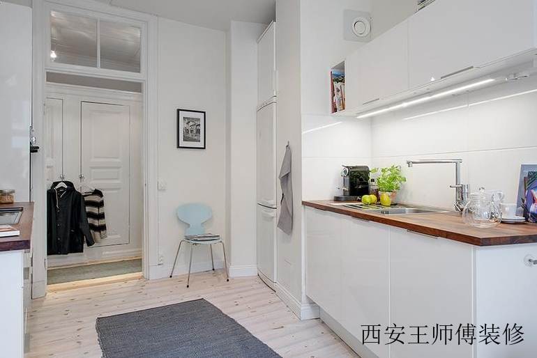 白色简约现代风格小户型厨房装饰图