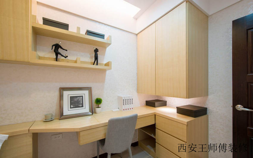 时尚简约卧室原木书桌书柜图