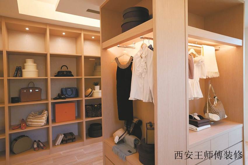 美式别墅家居衣帽间局部展示效果图