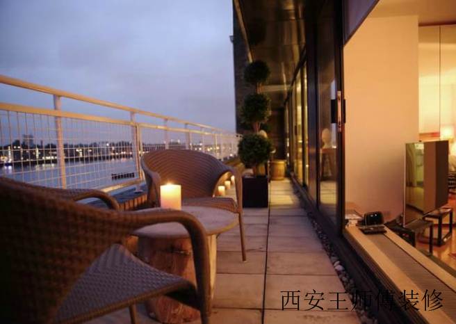 现代都市露天阳台设计装修图