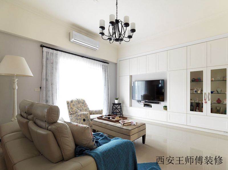 现代简约二居小户型客厅电视收纳背景墙设计装修图
