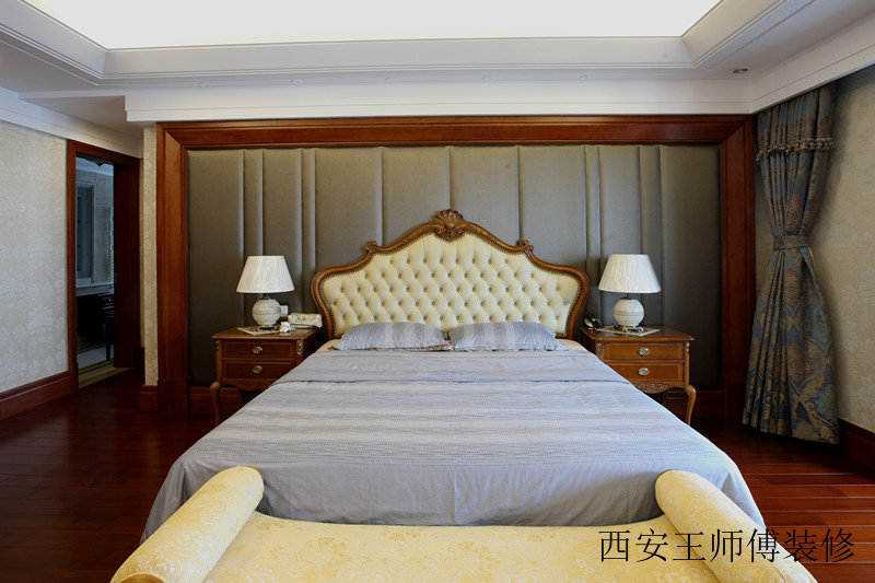 美式风格别墅卧室床头软包背景墙设计