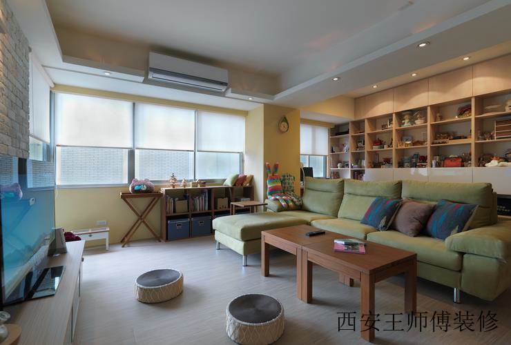 现代简约客厅军绿色沙发装饰