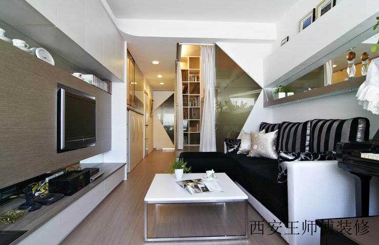 现代简约客厅黑白沙发装饰图