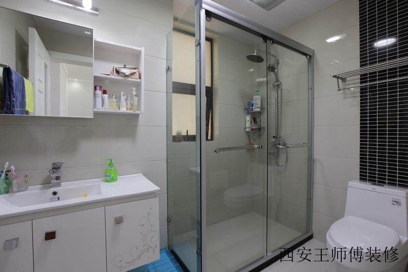 简约现代家装卫生间淋浴房设计