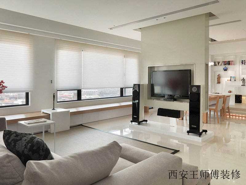 明亮简约客厅卷帘装饰图