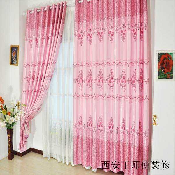 粉色现代风格客厅窗帘装饰图