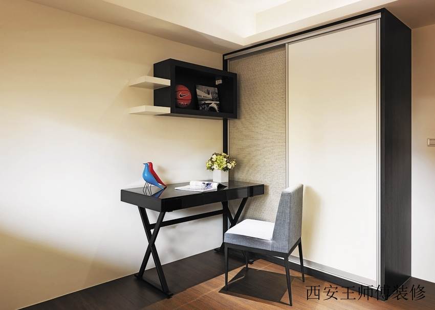 现代简约家居书房书桌装饰