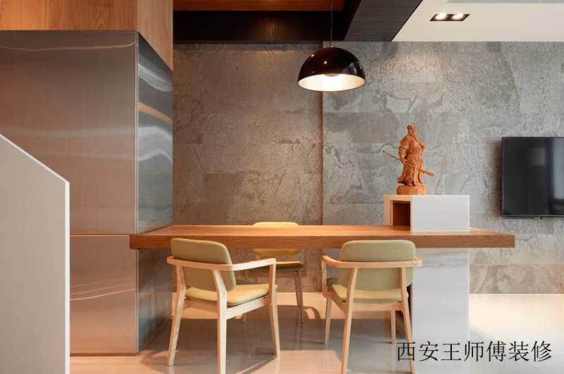 实木现代简约复式餐厅水泥背景墙装饰图