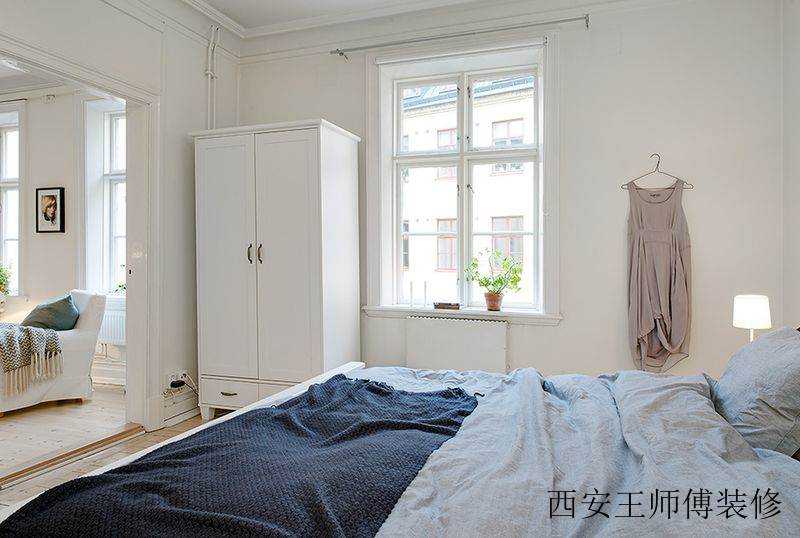 白色简约现代风格小户型卧室两门衣柜装饰图