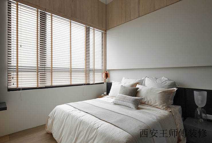 清新纯木日式风格卧室百叶帘装饰效果图
