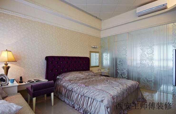 优雅简欧风格卧室印花玻璃背景墙装饰效果图