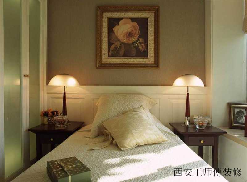 经典复古简欧小卧室挂画装饰图