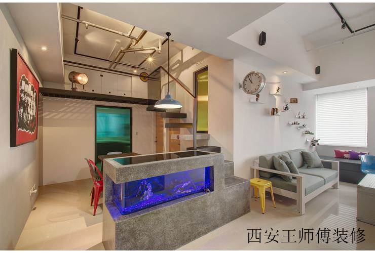 简约工业风复式室内鱼缸隔断装修图