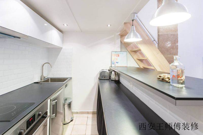 简约现代风厨房不锈钢橱柜效果图