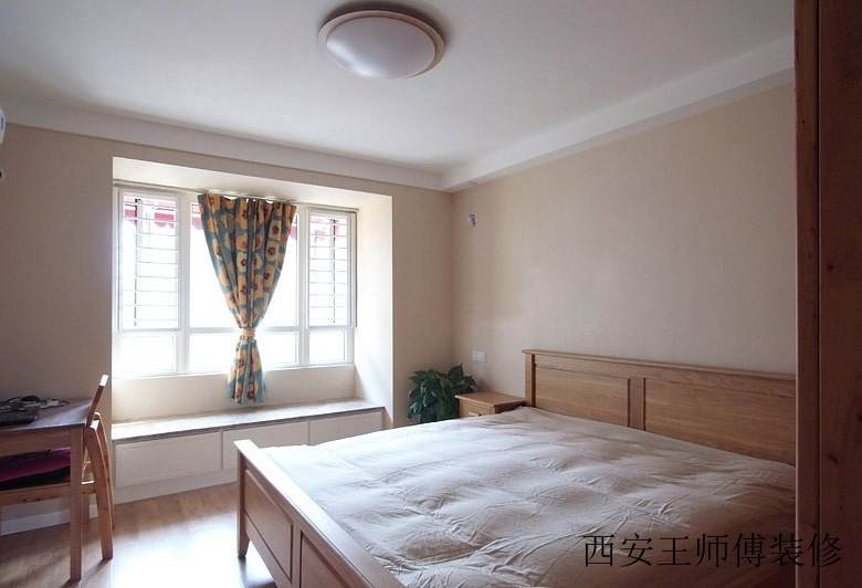 超简约卧室飘窗装修设计案例图