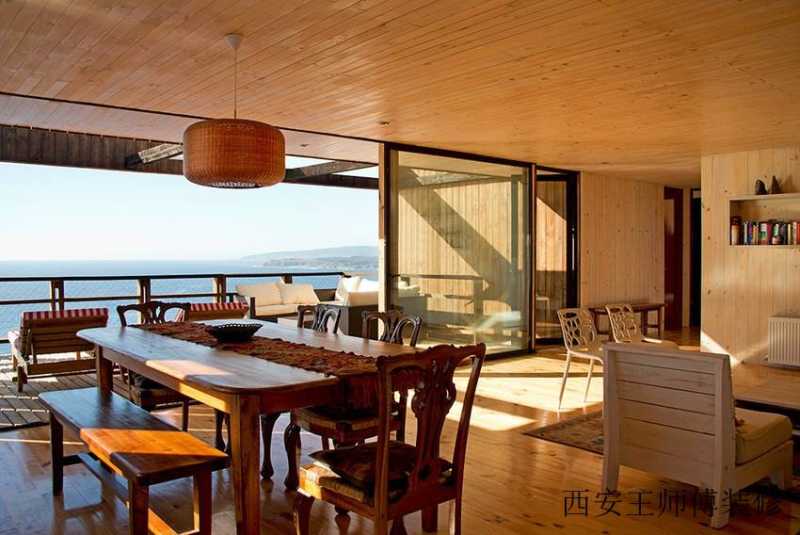 简约海景房阳台休闲区木质吊顶效果图