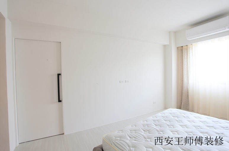 简约家居卧室隐形门装饰图